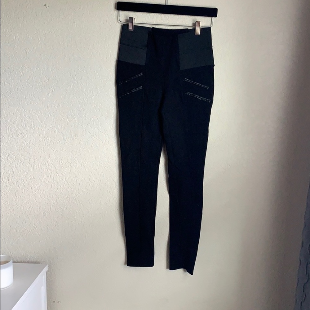 Ci sono pull on black leggings